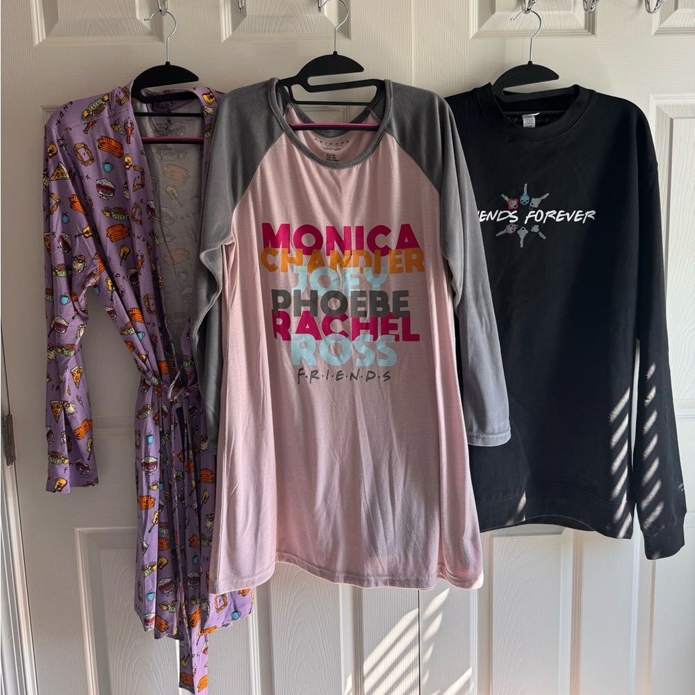 14 ITEMS - FINAL PRICE DROP! - HUGE LOT of FRIENDS Show Merch